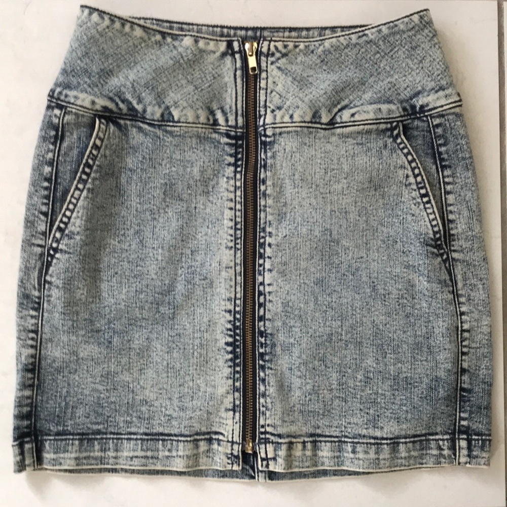 Denim, zip up, high-wasted skirt.